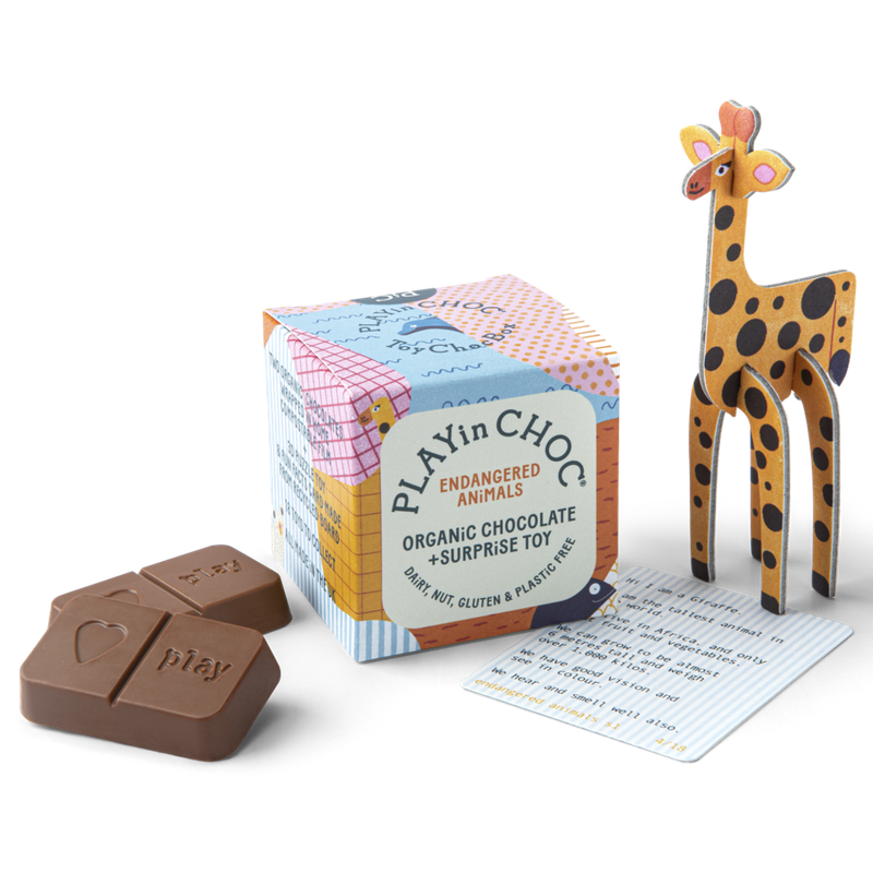 PLAYinCHOC PLAYinCHOC BiO-SCHOKOLADE  + BEDROHTE TiERE Serie.  Jeder ÜberraschungsWürfel  enthält 2x10g BiO-SCHOKOLADE + 1 TiERFiGUR + 1 ‘FUN FACTS’ KARTE. PLAYinCHOC schmeckt toll, hat 38% weniger Zucker und ist  MiLCH, NUSS, GLUTEN & PLASTiKFREi.. - Produktbild