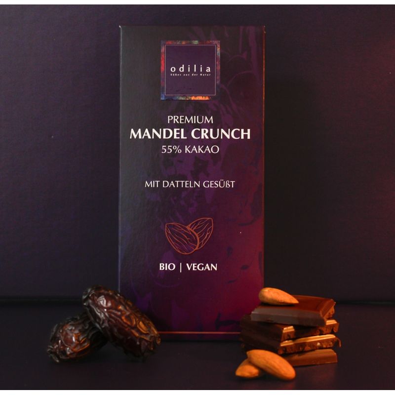 odilia Premium Mandel Crunch Schokolade. Süß ohne zugesetzten Zucker, dafür mit köstlichen Datteln gesüßt. Handgefertigt, bio, vegan, gluten- und laktosefrei - Produktbild