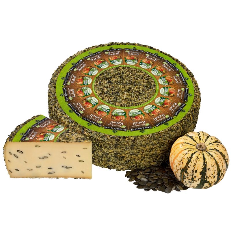 Käserebellen Bio Kürbiskern Rebell, Schnittkäse mindestens 50% Fett i.Tr.aus Bio-Bergbauern-Heumilch g.t.S., mit Bio-Kürbiskernen affiniert - Produktbild