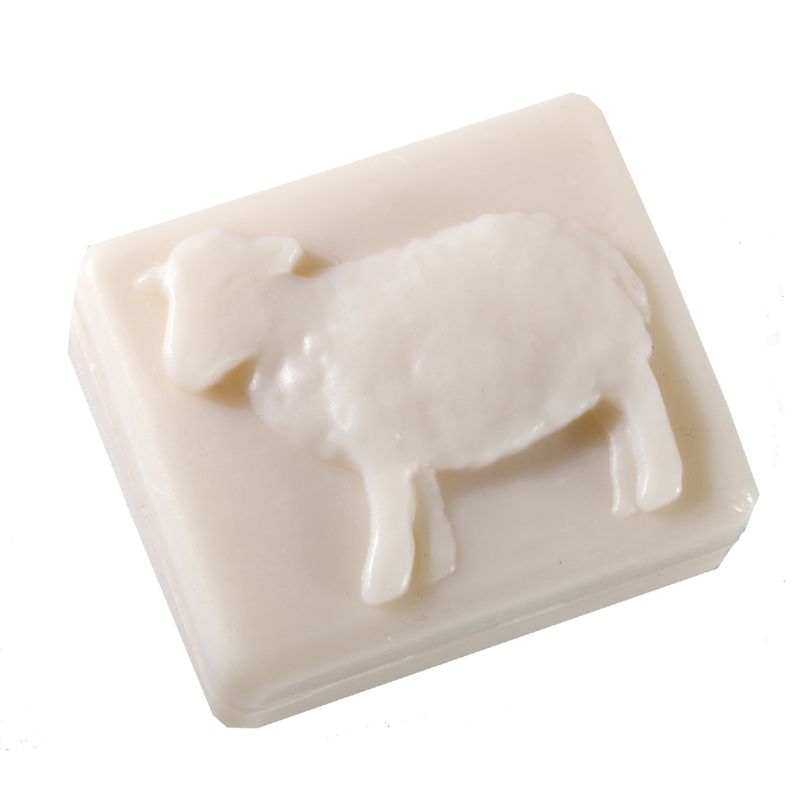 Saling Schafmilchseife Lamm eckig natur im Verkaufsdisplay mit Papiertütchen - Produktbild