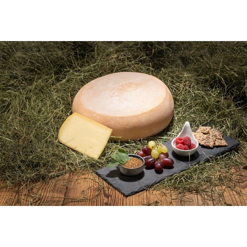 Biokäserei Walchsee  Walchseer Bio Bauernkäse, Schnittkäse aus 100% Heumilch g.t.S mind. 5 Wochen im Laib gereift - Produktbild