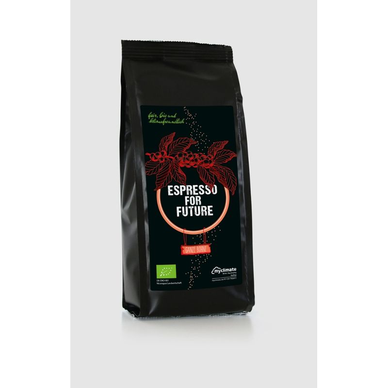 Café Chavalo Espresso for Future ist ein klimaneutraler Bio-Kaffee aus Fairem Handel. Der Spezialitätenkaffee wird schonend per Langzeitröstung veredelt, sodass sich der mild-nussige Geschmack ideal entfaltet. - Produktbild