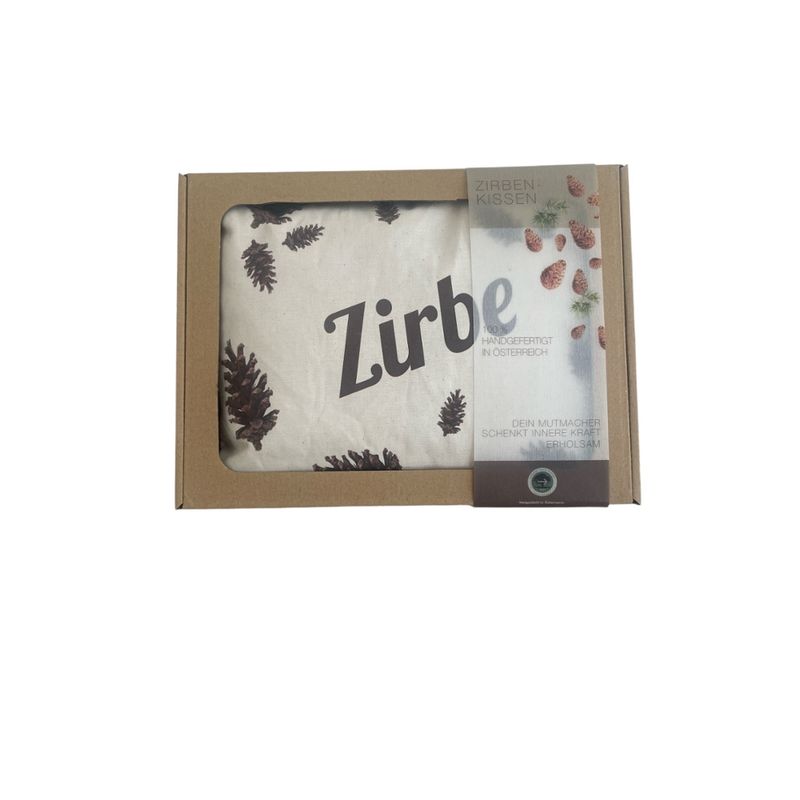 Insieme Display Biogarten Zirbenkissen 26x21 cm in der Kartonverpackung mit Einleger und Banderole, Motiv: Insieme 019 Zirbe, Stoff: GOTS Baumwolle Natur, Waschlabel: Insieme, Verpackung im Display zu 5 Stück, EAN: 9120067002821 - Produktbild
