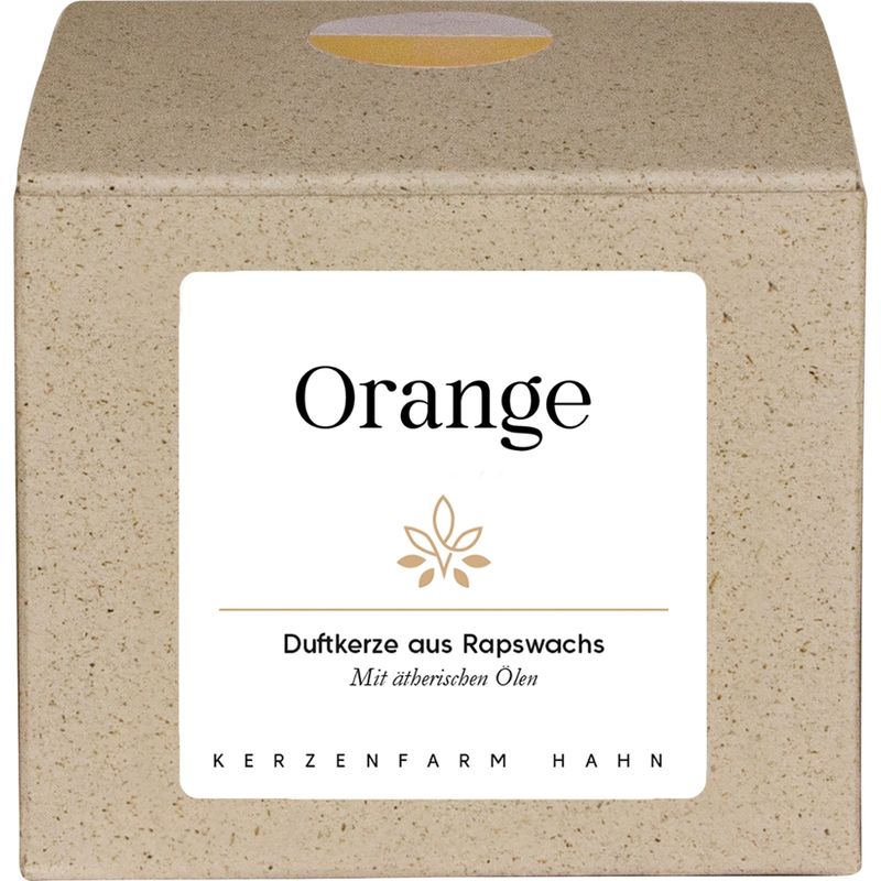Kerzenfarm Hahn Von Hand gegossene Duftkerze im Keramikbecher weiß/sand, befüllt mit  Rapswachs, mit natürlichen ätherischen Ölen beduftet.  Natürlicher Duft Orange. In dekorativer Geschenkschachtel. - Produktbild