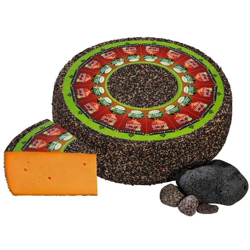 Käserebellen Bio Vulkan Rebell, Schnittkäsezubereitung mindestens 50% Fett i.Tr. aus Bio-Bergbauern-Heumilch g.t.S., mit Bio-Karottensaft verfeinert; mit Bio-Gewürzmischung affiniert - Produktbild