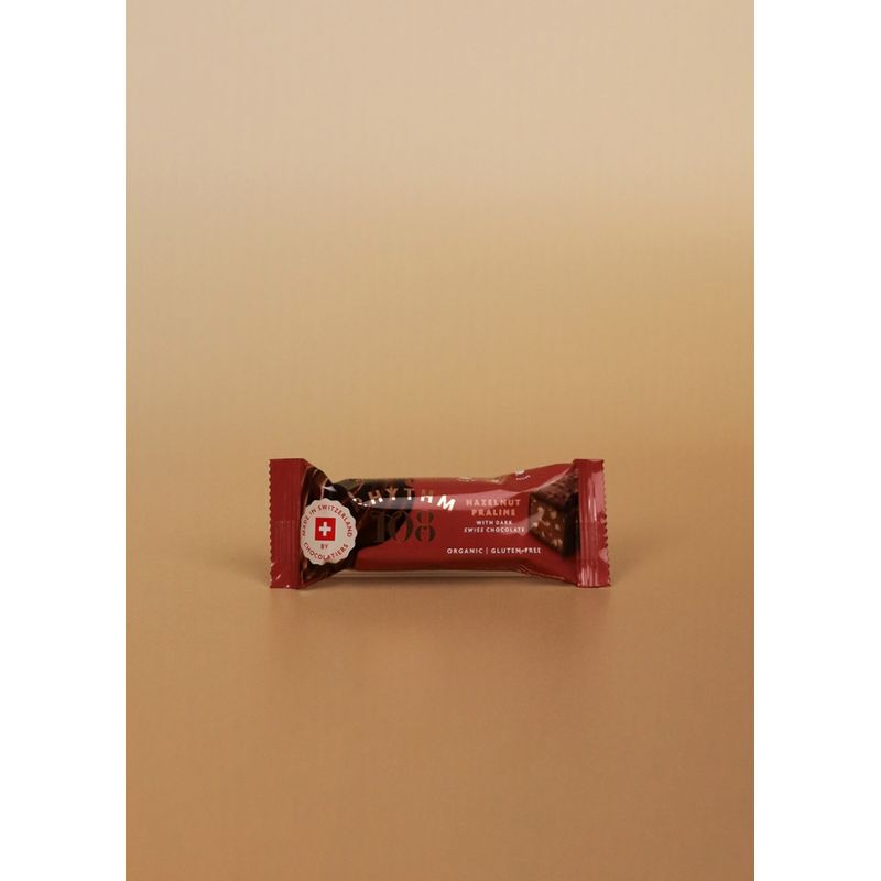 Rhythm 108 Bio-Riegel aus Hafer mit Haselnüssen und Quinoa, überzogen mit Schokolade (Minimum 55% Kakao). - Produktbild